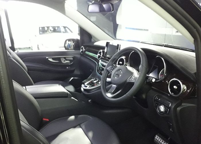 Penampakan baris pertama New Mercedes-Benz V 260