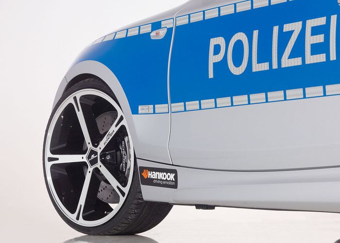 Modifikasi BMW Seri-1 123d mobil polisi ditopang pelek model palang 5