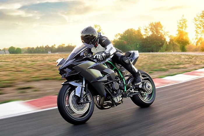 Kawasaki Ninja H2R punya mesin dan desain yang garang