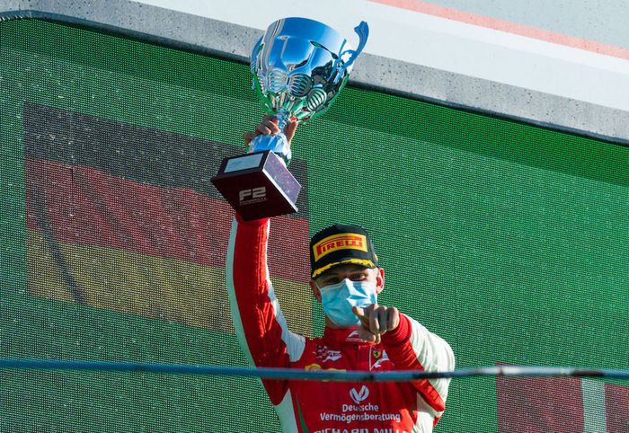 Start dari posisi tujuh, Mick Schumacher keluar sebagai pemenang race 1 (feature race) F2 Italia 2020 di sirkuit Monza