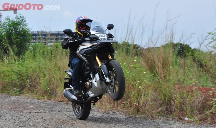 Honda CB150X 2022 jadi Sport Naked 150 cc terbaik