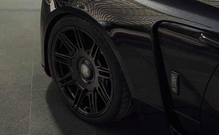 Rolls-Royce Wraith pakai pelek buatan Vossen ukuran 24 inci