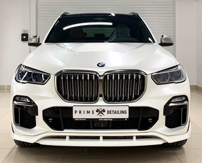 Tampilan depan modifikasi BMW X5 garapan Paradigm, Rusia