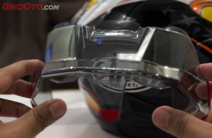 GP Pad atau spoiler Arai dari GMA CLEAN menggunakan bahan polycarbonate