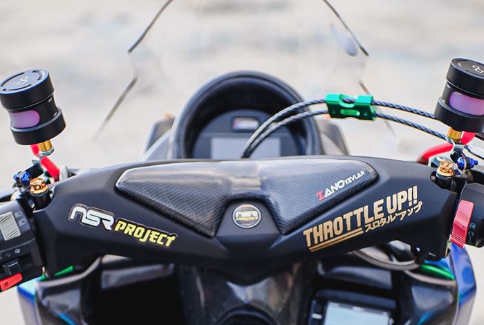 Kokpit Yamaha NMAX bro Fahri dengan pasokan part racing