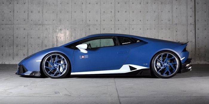 Tampilan samping Lamborghini Huracan ubahan Rowen