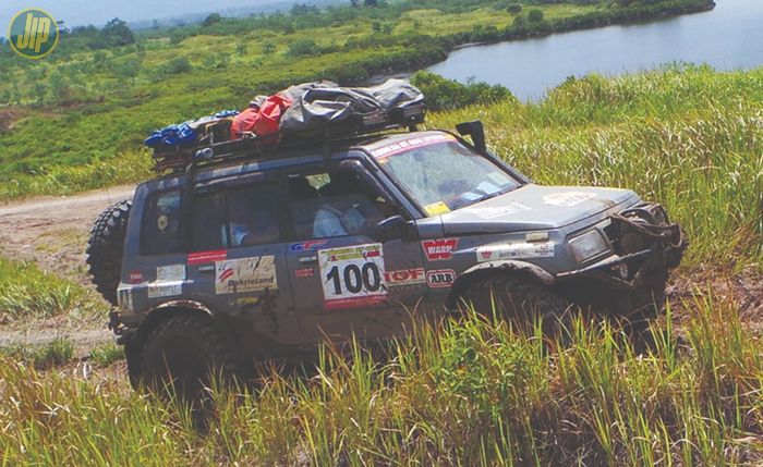Suzuki Vitara dengan kondisi hampir standar dapat taklukan trek IOX