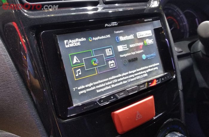 audio layar sentuh lansiran Pioneer ukuran 7 inci 