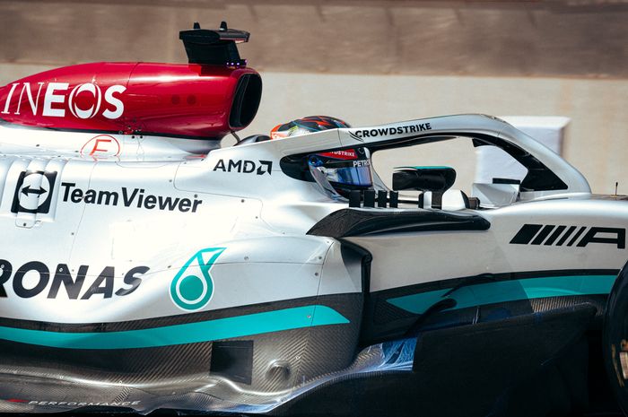 Tidak ada yang ditutup-tutupi, Mercedes menampilkan foto desain sidepods mobil W13 secara jelas dalam tes pramusim F1 2022 di Bahrain