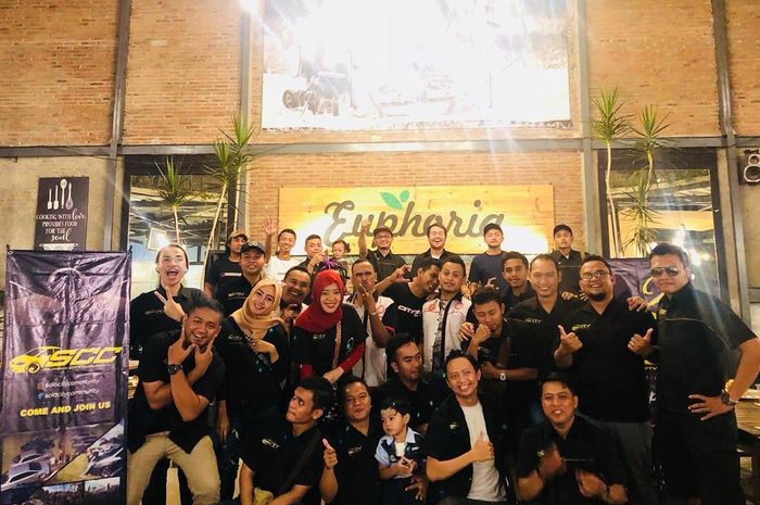 Para member Solo Raya City Community saat acara 2nd Anniversarry