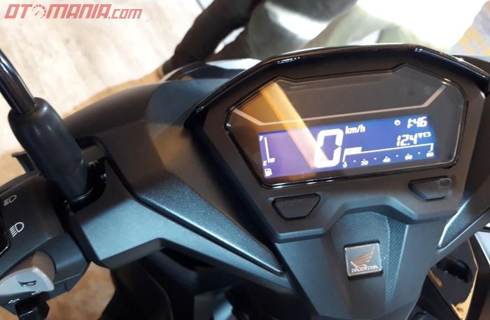 Speedometer digital All New Honda Vario 150 menggunakan desain negative display