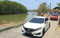 Puluhan Honda Civic Turbo Jalan Beriringan di Pinggir Laut,  Ada Apa Ya?