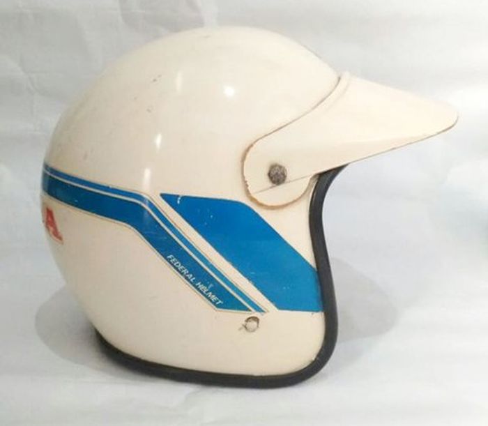 Helm Federal Jadul atau disebut helm GL100