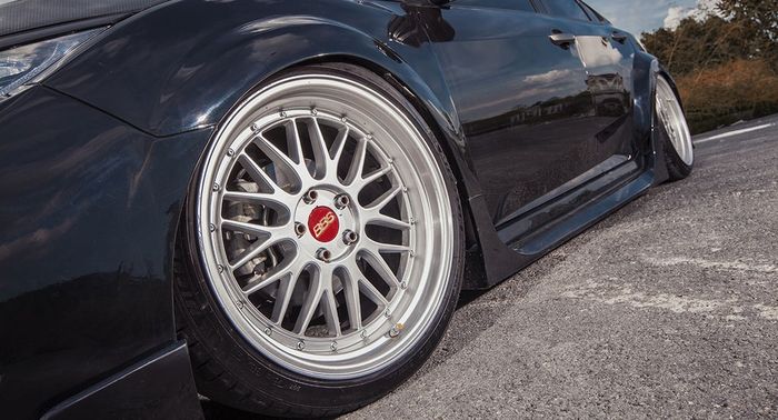 Honda Civic Turbo ditopang suspensi udara dan pelek BBS Line LM