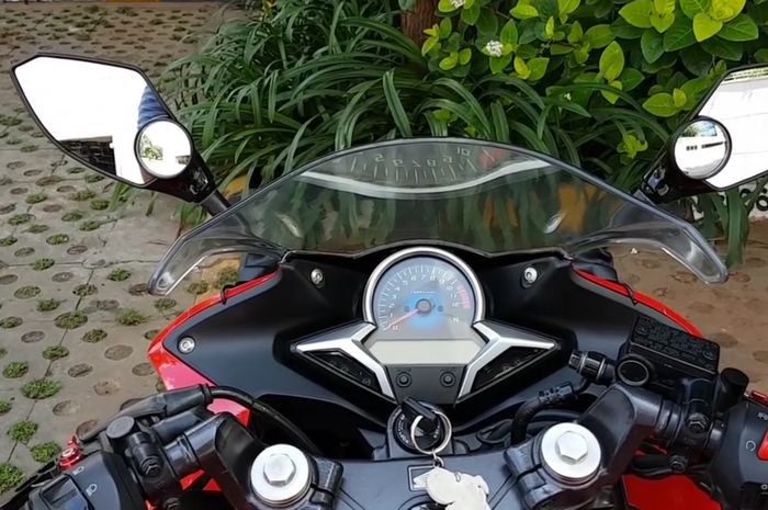 Ilustrasi peletakan kaca blindspot pada motor