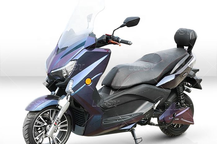 harga motor listrik ini lebih murah dari Honda BeAT, tapi bodinya bongsor mirip Yamaha XMAX