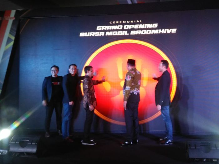 Grand opening Bursa Mobil BroomHive