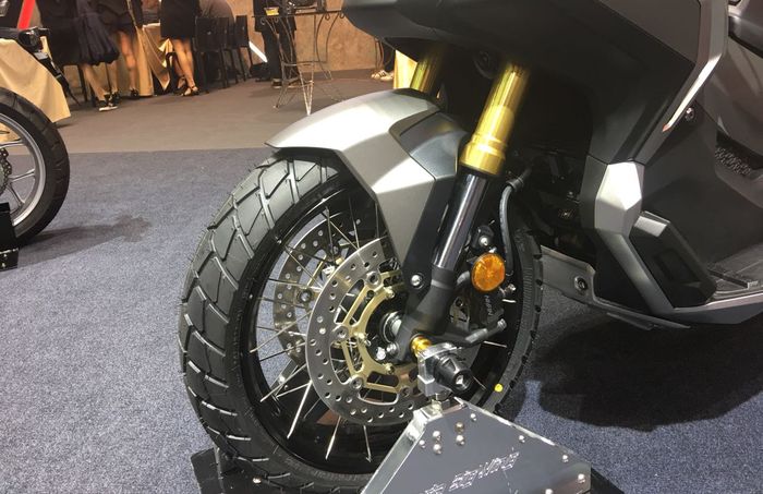 Sokbreker upside-down dan kaliper radial