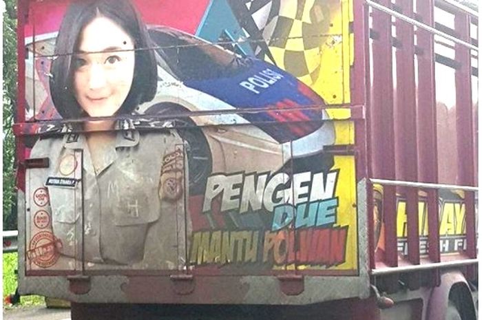 Gambar menarik di belakang bak truk