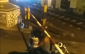 Nyangkut! Pemotor Kebablasan Seruduk Palang Rel, Eh Yang Lewat Bukan Kereta Beneran
