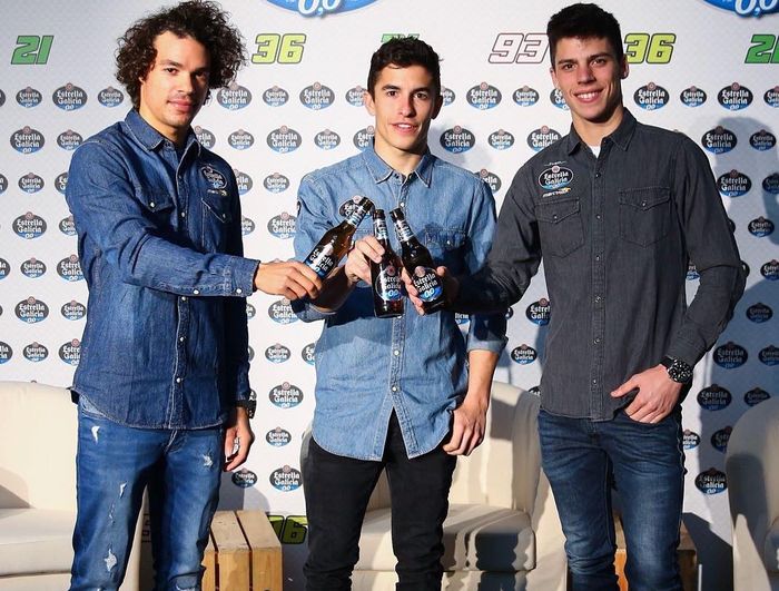 Trio M kembali berposes di event sponsor minuman Estrella Galicia