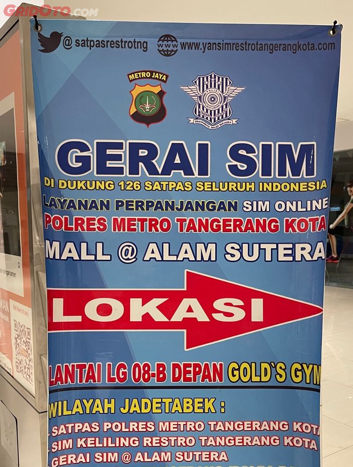 Setelah masuk pintu di LG, ada pentunjuk di mana letak Gerai SIM Mall @ Alam Sutera