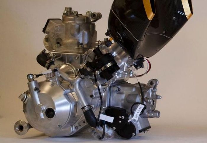 Mesin 2-tak 250 yang digunakan Langen Motorcycles di motor buatannya.