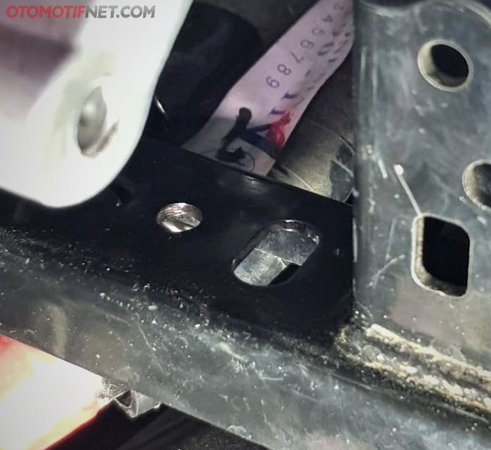 Sudah ada lubang di bagian rangka yang tidak berfungsi sebagai apapun 