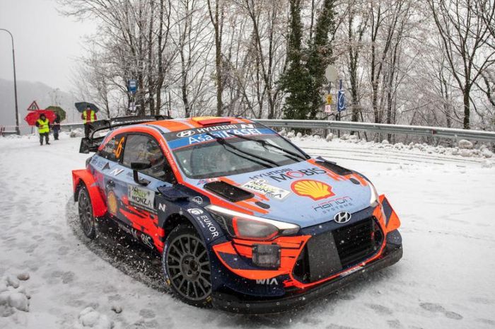 Pereli tim Hyundai, Dani Sordo melaju di lintasan bersalju Reli Monza 2020