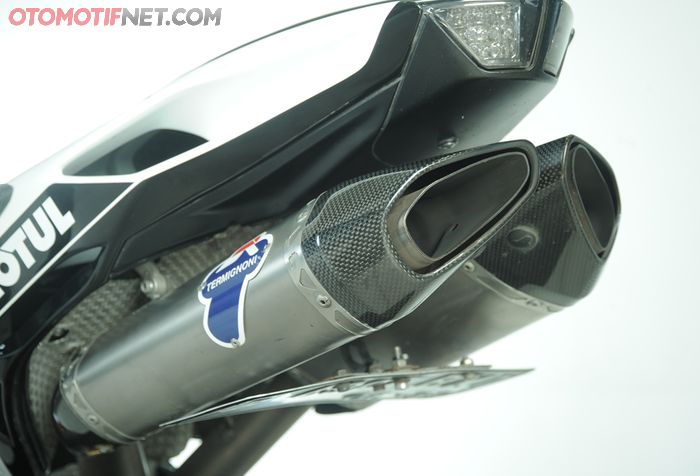 Knalpot full system Termignoni undertail, bikin buritan F4 tambah seksi