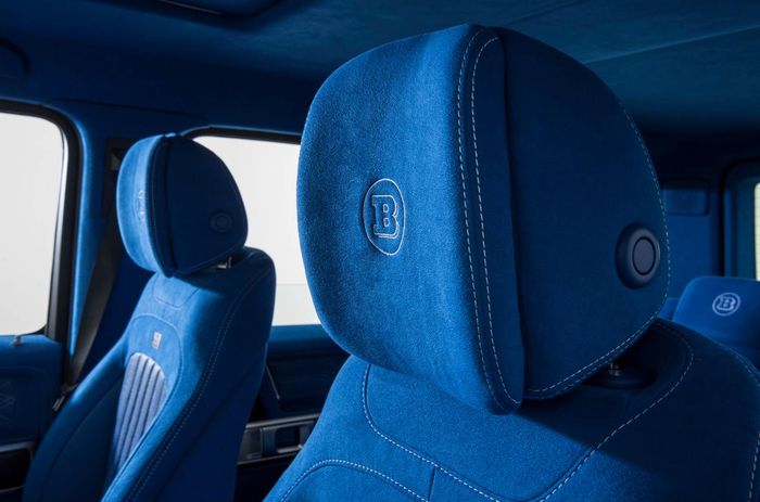 logo Brabus tidak lupa disematkan di headrest