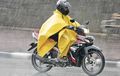 Jas Hujan Cepat Rusak Disimpan Di Bagasi Motor, Begini Trik Merawatnya