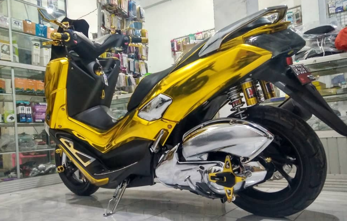 Nuansa krom turut serta di beberapa bagian motor