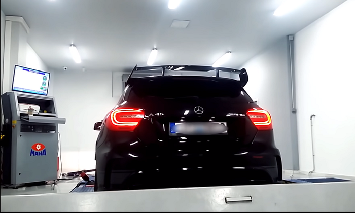 Tenaga Mercedes-AMG A45 saat dyno test menunjukan angka 600 dk 