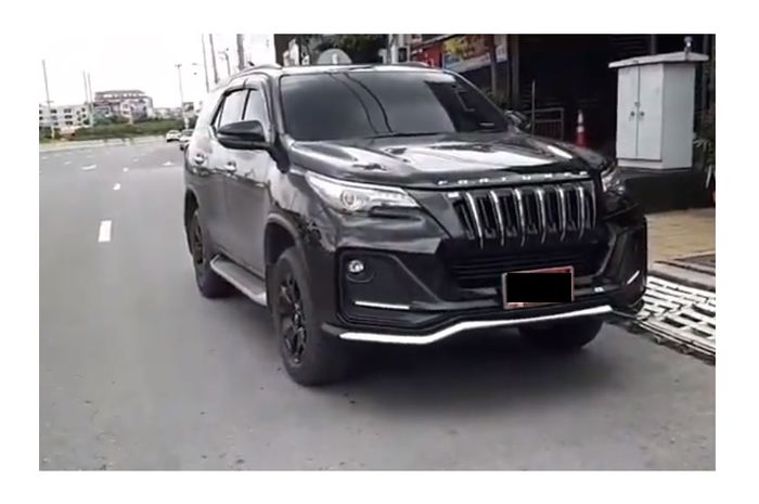 Modifikasi Toyota Fortuner dengan gaya yang beda