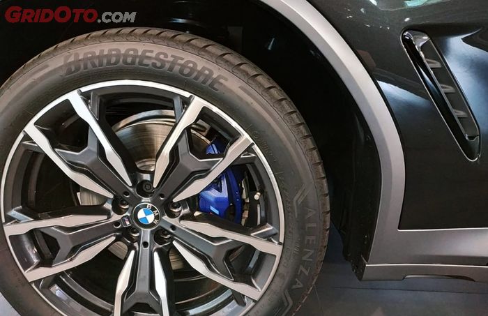 Desain Pelek BMW X4 dengan Trim M Sport X