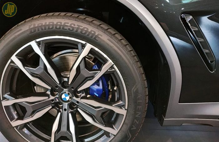 Desain Pelek BMW X4 dengan Trim M Sport X