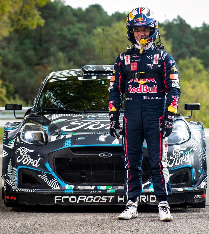 Juara dunia reli sembilan kali Sebastien Loeb untuk pertama kalinya akan membela tim Ford di kejuaraan dunia reli (WRC)