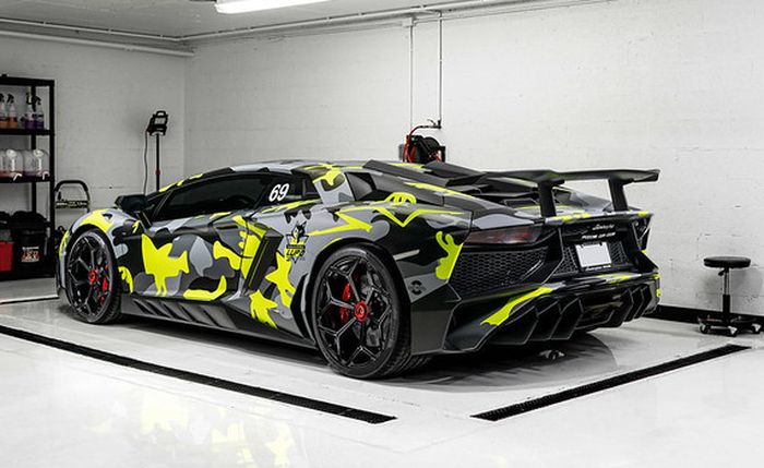 Lamborghini Aventador juga dilengkapi body kit Novitec