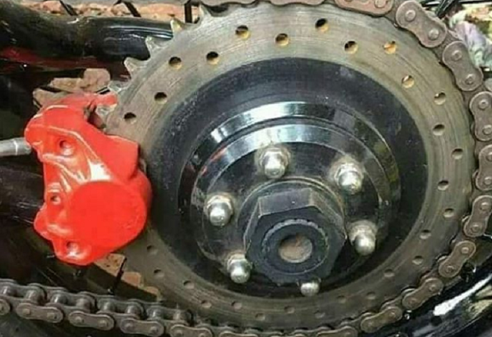 Cakram dan gear belakang jadi satu bagian