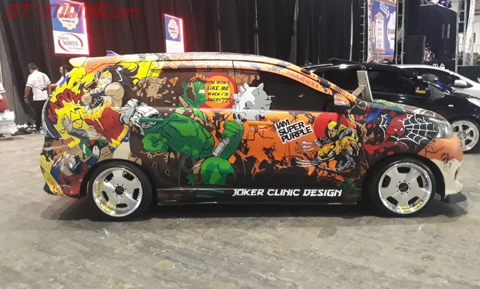 Bodi Toyota Avanza Veloz dipenuhi cutting sticker superhero Marvel dan DC