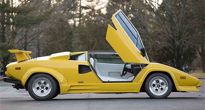 Lamborghini Countach 1988 yang jadi inspirasi motor Lamborgini Design 90, mirip engga?