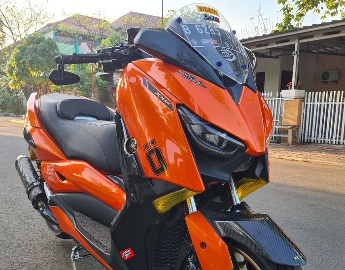 Bodi Yamaha XMAX repaint oranye metalic plus karbon kevlar plus winshield bening