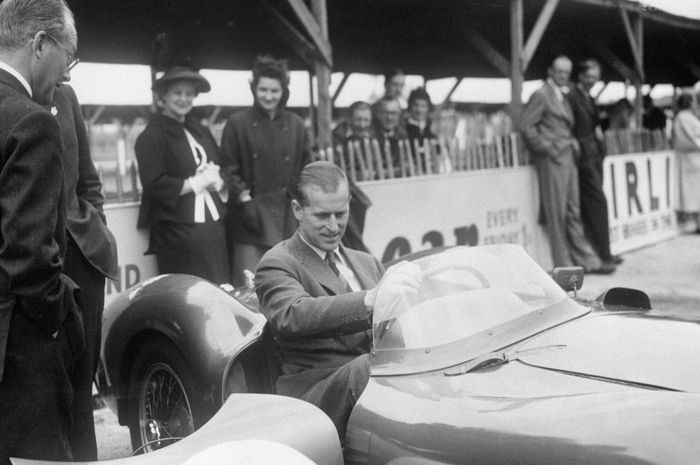 Pabrikan mobil Aston Martin mengenang Pangeran Philip, Duke of Edinburgh yang memiliki ketertarikan di balap mobil