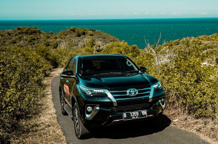 Ilustrasi Toyota Fortuner