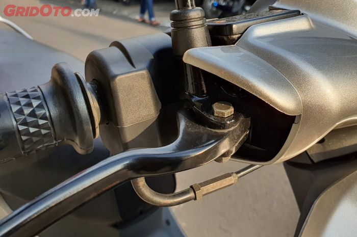 Ilustrasi switch rem di motor matic
