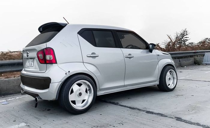 Suzuki Ignis sporty ditopang kaki-kaki meaty plus pelek Borbet Classic