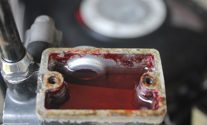 Indikasi minyak rem harus ganti