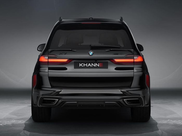 Modifikasi BMW X7 hasil garapan Khann, Rusia