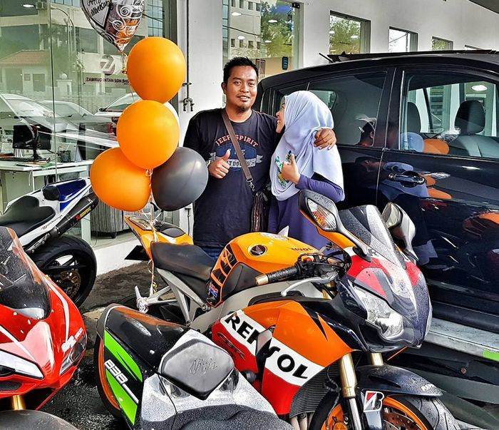 Istri hadiahi motor gede Honda CBR1000RR untuk sang suami